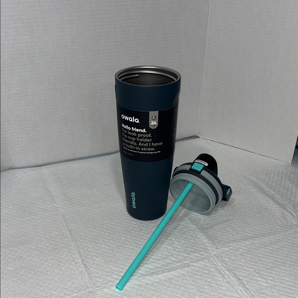 Owala Dark Blue Insulated Water Bottle with Straw 40oz (1185ml) - Picture 9 of 12